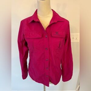 Women’s size small magenta pink long sleeved nylon camel crown pockets blouse